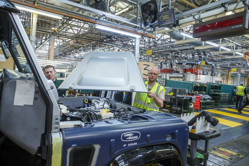 İki Milyonuncu Land Rover Defender Açık Arttırmada Satıldı