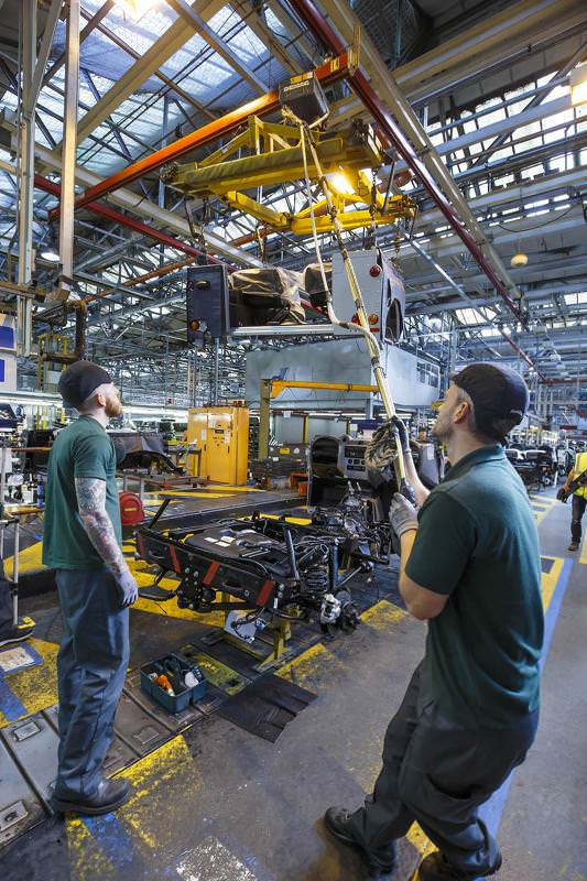 İki Milyonuncu Land Rover Defender Açık Arttırmada Satıldı