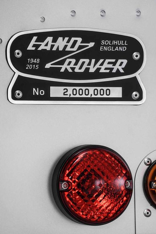 İki Milyonuncu Land Rover Defender Açık Arttırmada Satıldı
