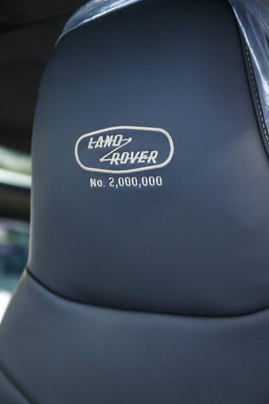 İki Milyonuncu Land Rover Defender Açık Arttırmada Satıldı