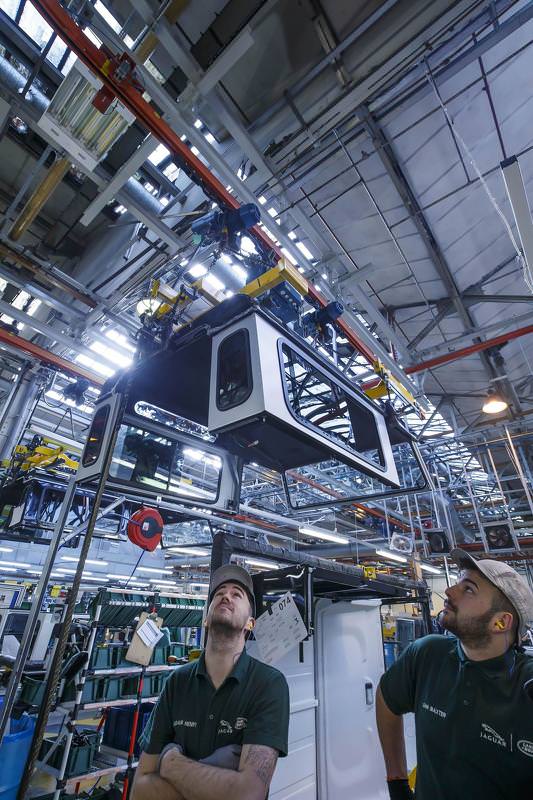 İki Milyonuncu Land Rover Defender Açık Arttırmada Satıldı