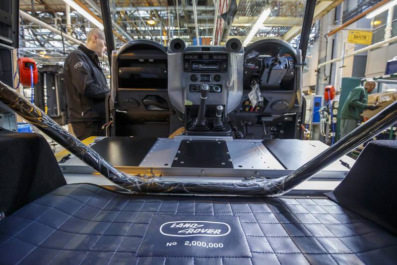 İki Milyonuncu Land Rover Defender Açık Arttırmada Satıldı