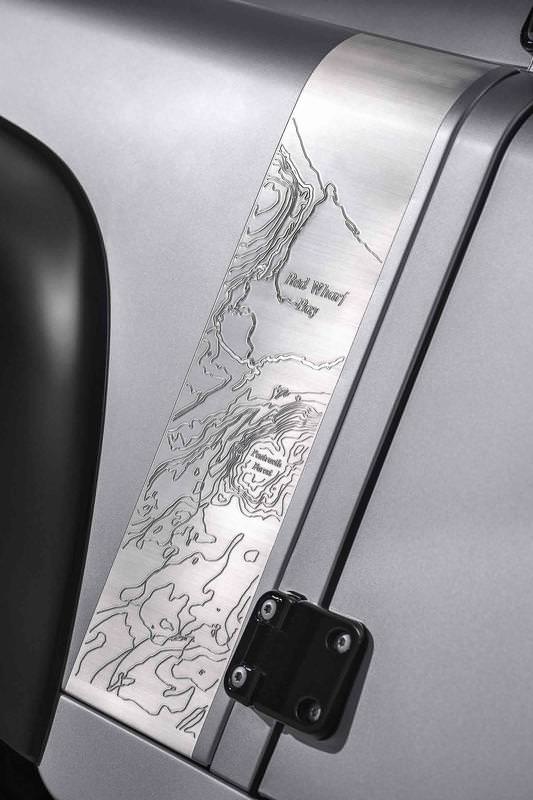 İki Milyonuncu Land Rover Defender Açık Arttırmada Satıldı