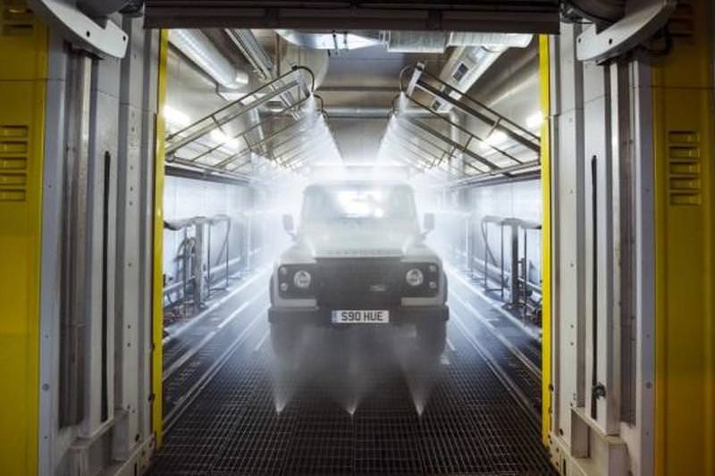 İki Milyonuncu Land Rover Defender Açık Arttırmada Satıldı