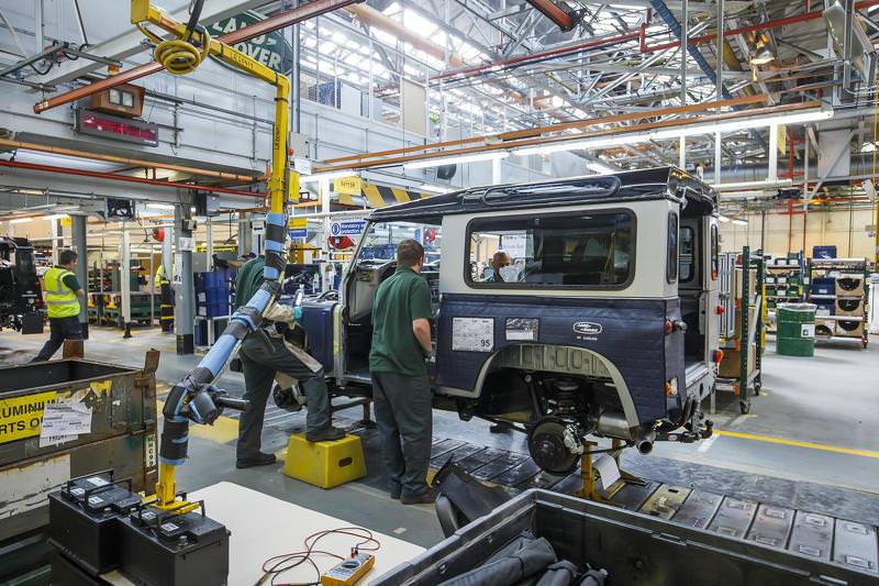 İki Milyonuncu Land Rover Defender Açık Arttırmada Satıldı