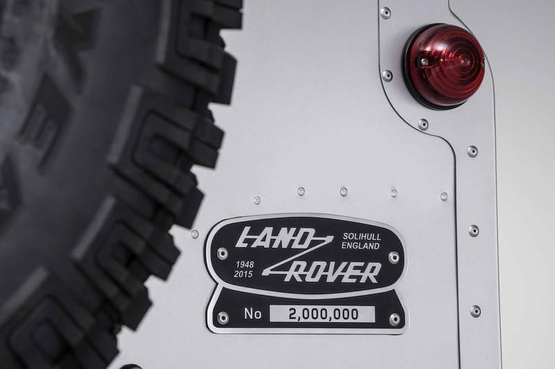 İki Milyonuncu Land Rover Defender Açık Arttırmada Satıldı