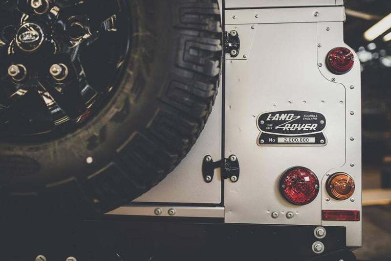 İki Milyonuncu Land Rover Defender Açık Arttırmada Satıldı