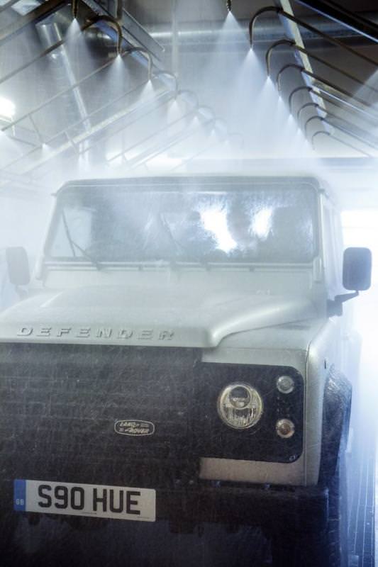 İki Milyonuncu Land Rover Defender Açık Arttırmada Satıldı