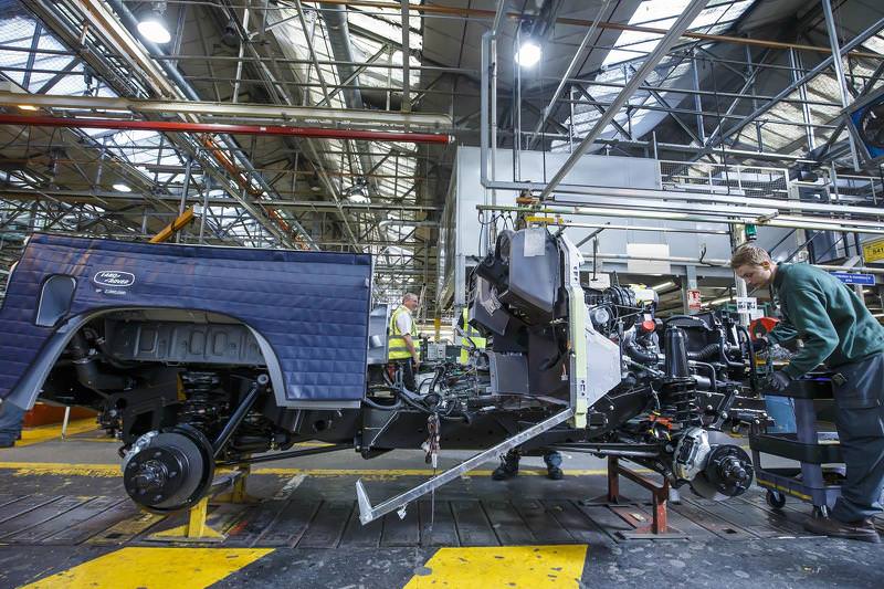 İki Milyonuncu Land Rover Defender Açık Arttırmada Satıldı