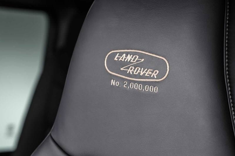 İki Milyonuncu Land Rover Defender Açık Arttırmada Satıldı
