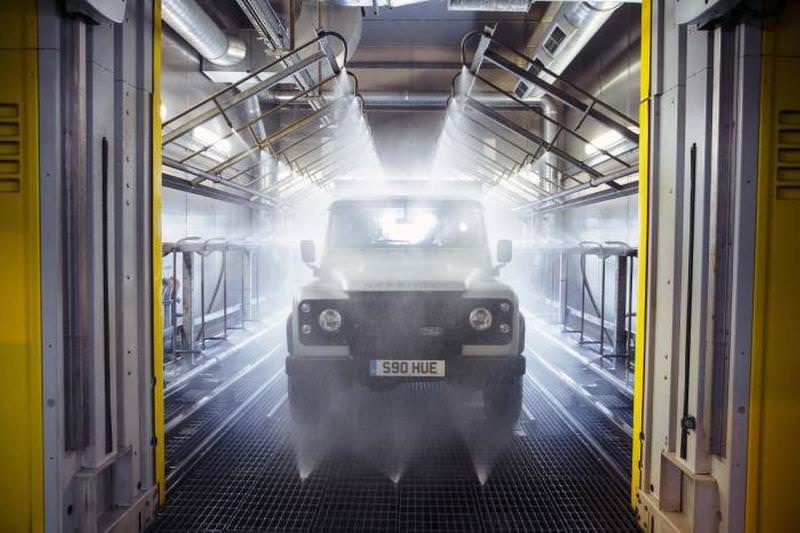 İki Milyonuncu Land Rover Defender Açık Arttırmada Satıldı