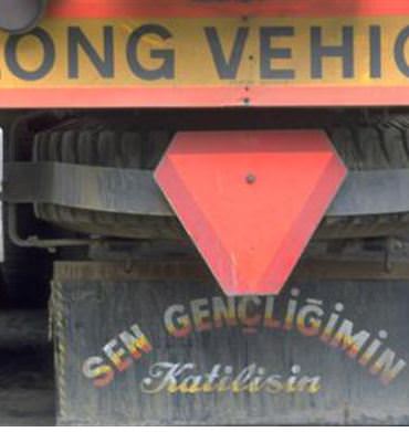 Şaşırtan Araç Arkası Yazılar