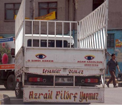 Şaşırtan Araç Arkası Yazılar