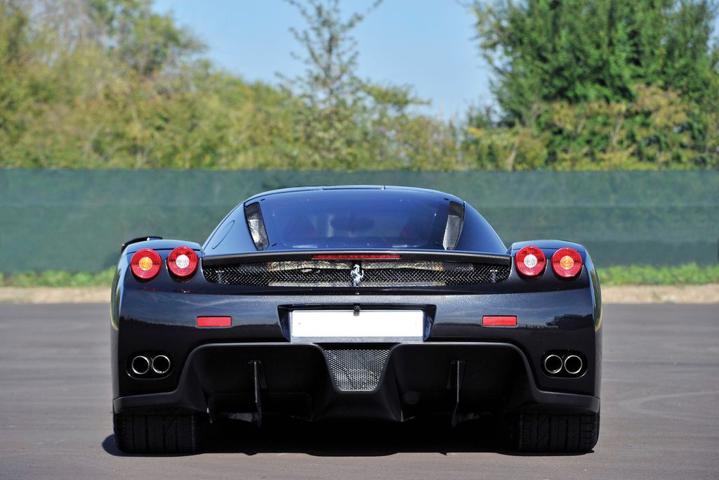 İkiye Bölünen Ferrari Satışa Çıkıyor