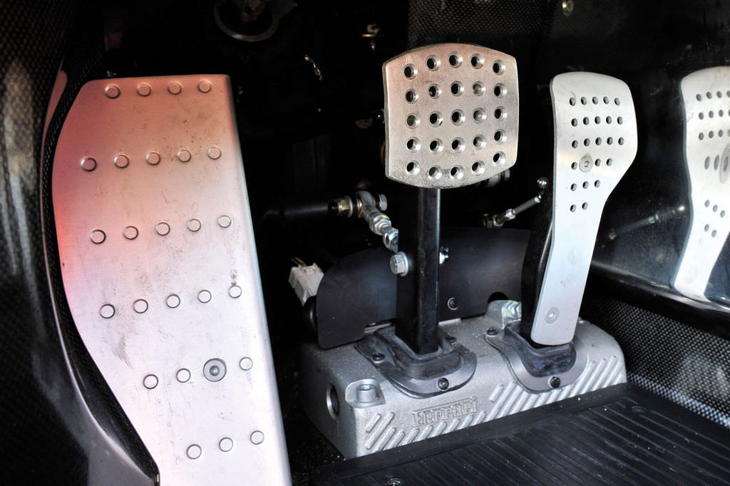 İkiye Bölünen Ferrari Satışa Çıkıyor