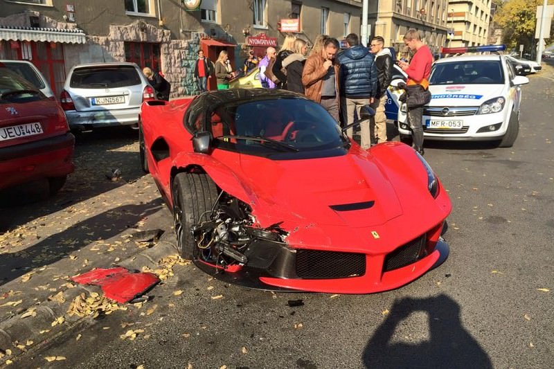 LaFerrari’nin Hasarlı Tamponu 14 Bin TL’ye Satılıyor