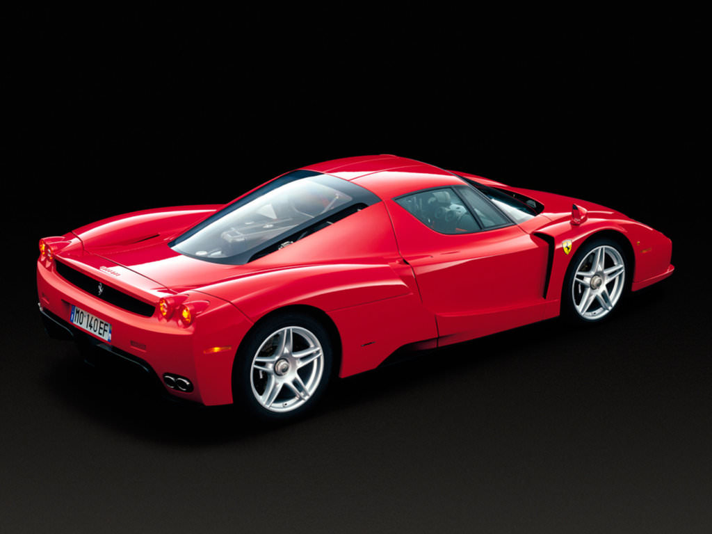 Dubai Polisi Ferrari Enzo’yu Satamıyor