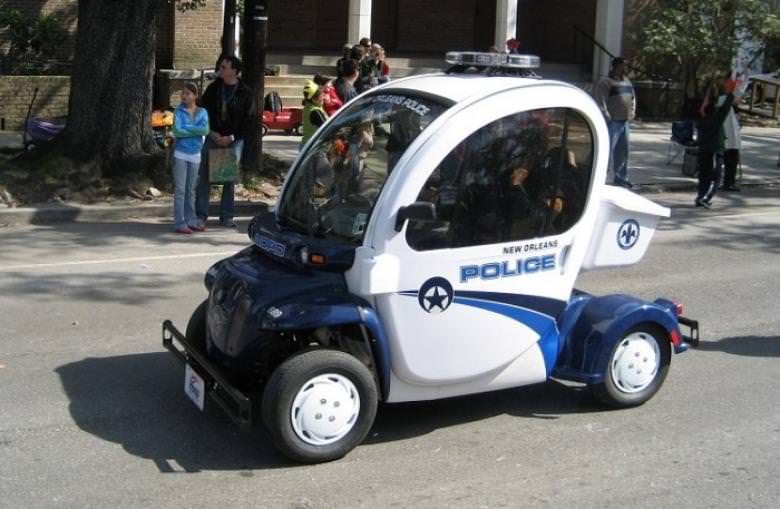 Dünyanın Çeşitli Ülkelerinden 10 Değişik Polis Otomobili