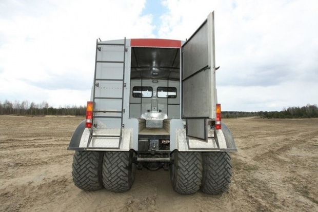 Canavar Kamyon İle Yolda Kalmak Mı?