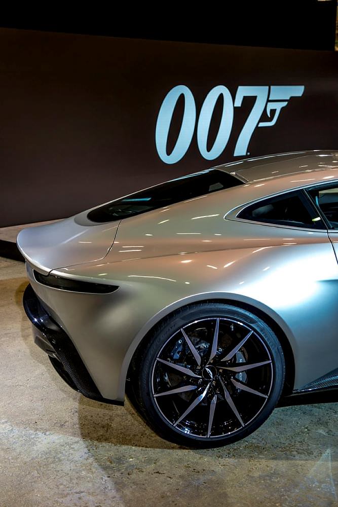 James Bond'un Otomobiline Servet Ödediler