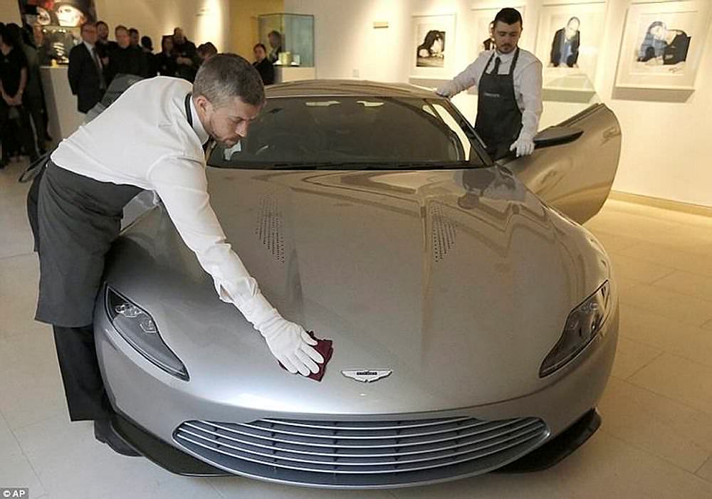 James Bond'un Otomobiline Servet Ödediler