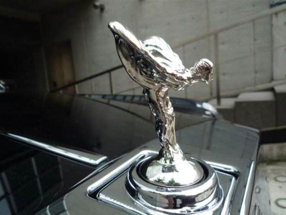 Japon Milyarderin Garajı Görenleri Hayrete Düşüyor