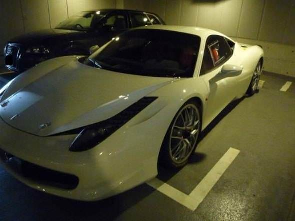 Japon Milyarderin Garajı Görenleri Hayrete Düşüyor