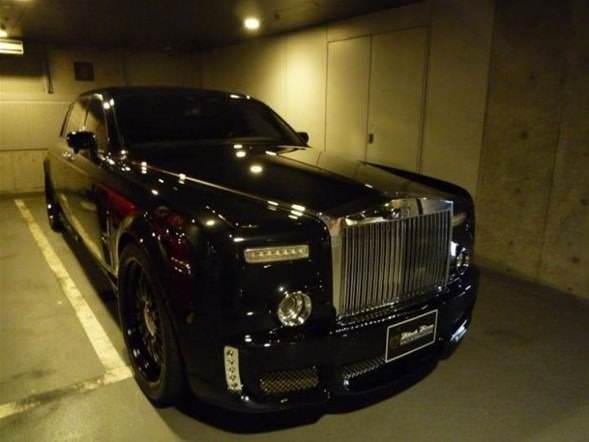 Japon Milyarderin Garajı Görenleri Hayrete Düşüyor