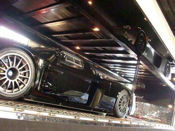 Japon Milyarderin Garajı Görenleri Hayrete Düşüyor