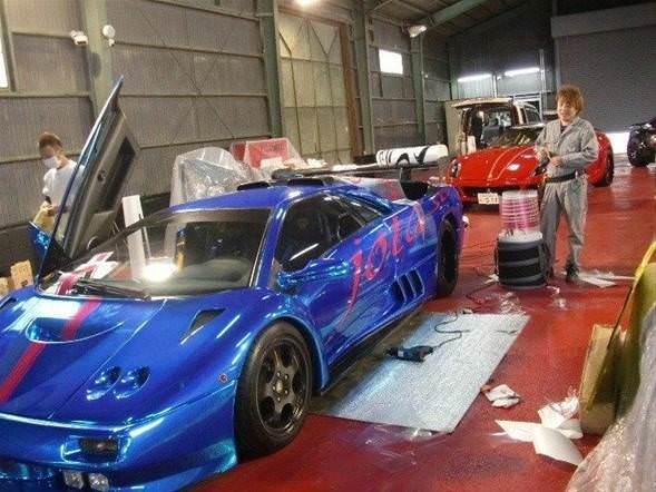 Japon Milyarderin Garajı Görenleri Hayrete Düşüyor