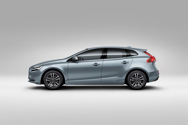 Volvo V40 Yenilendi