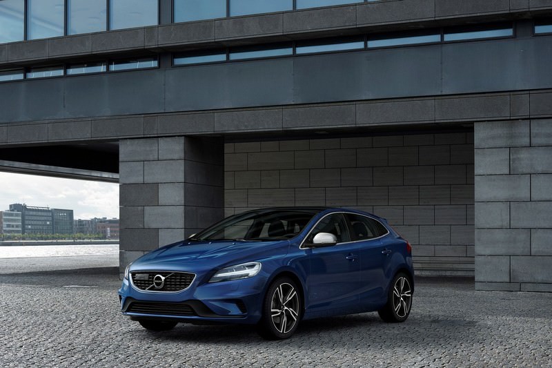 Volvo V40 Yenilendi