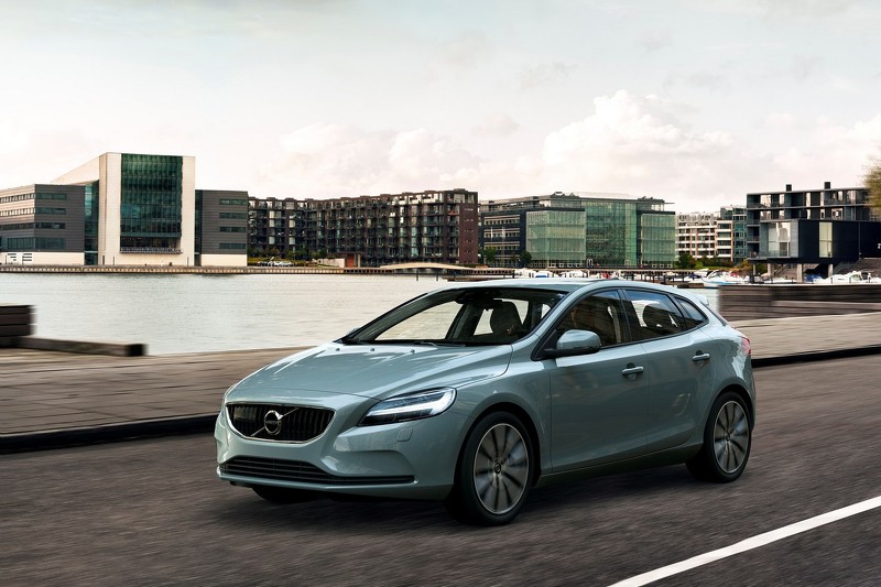 Volvo V40 Yenilendi