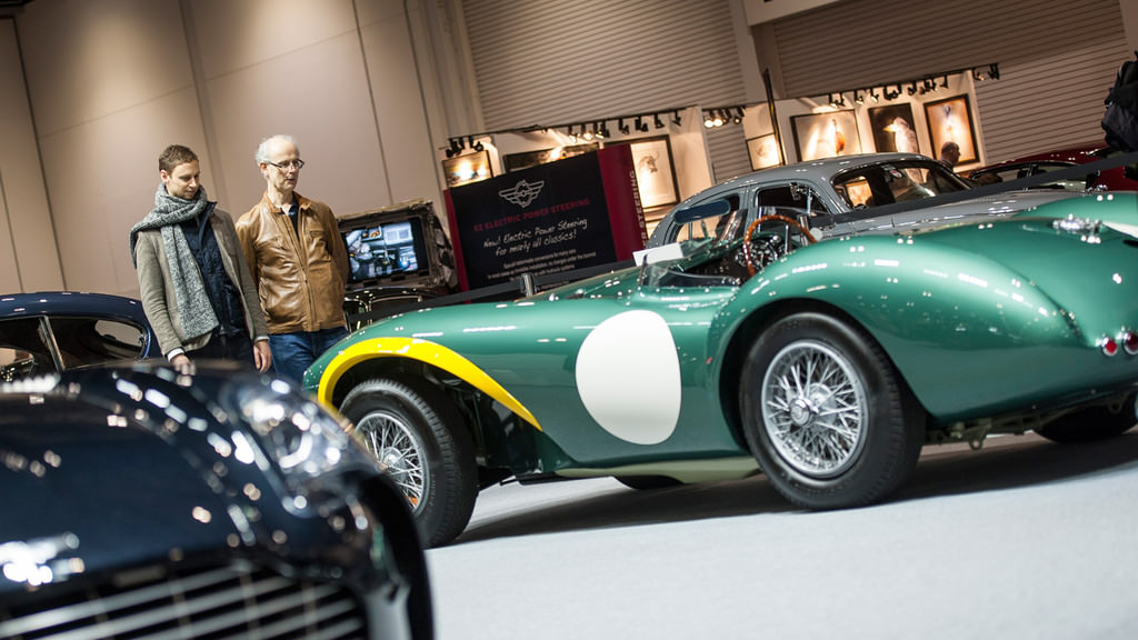 2016 Londra Klasik Otomobil Fuarı’nda Birbirinden Güzel Otomobiller Sergilendi