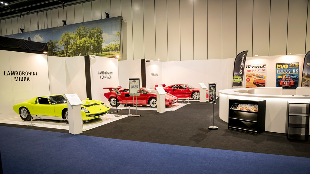 2016 Londra Klasik Otomobil Fuarı’nda Birbirinden Güzel Otomobiller Sergilendi