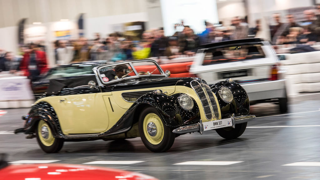 2016 Londra Klasik Otomobil Fuarı’nda Birbirinden Güzel Otomobiller Sergilendi