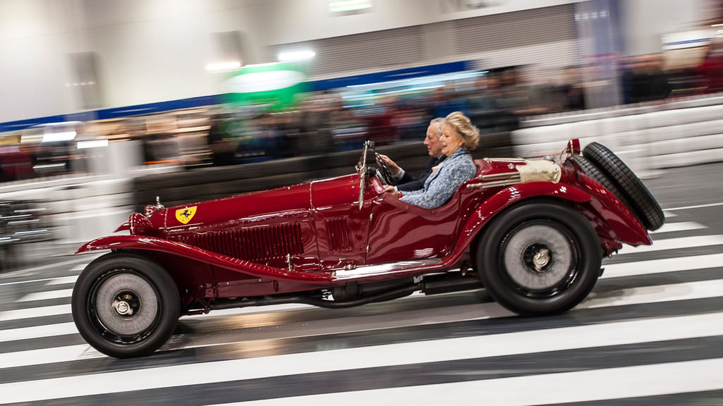 2016 Londra Klasik Otomobil Fuarı’nda Birbirinden Güzel Otomobiller Sergilendi