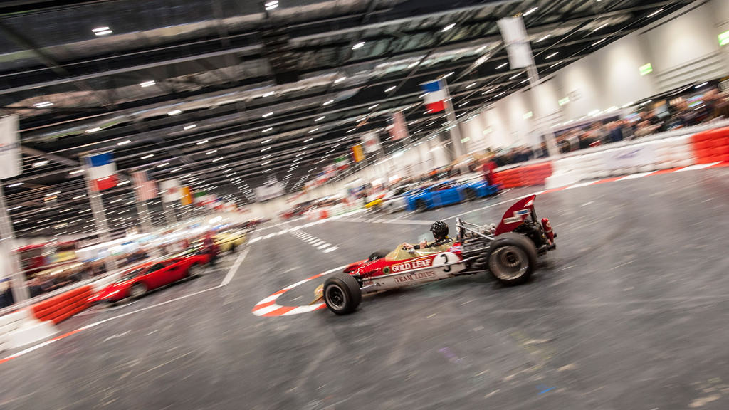 2016 Londra Klasik Otomobil Fuarı’nda Birbirinden Güzel Otomobiller Sergilendi