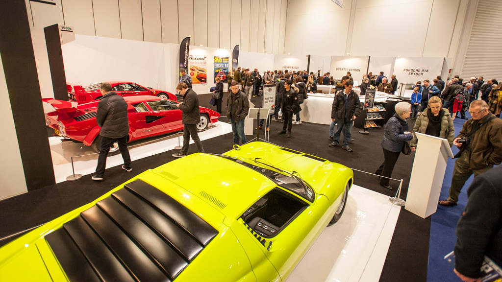 2016 Londra Klasik Otomobil Fuarı’nda Birbirinden Güzel Otomobiller Sergilendi