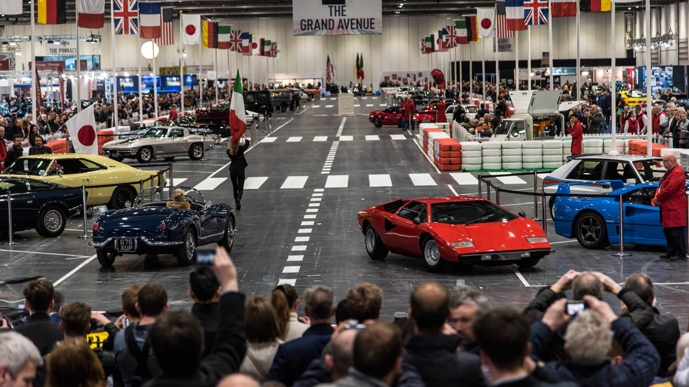 2016 Londra Klasik Otomobil Fuarı’nda Birbirinden Güzel Otomobiller Sergilendi