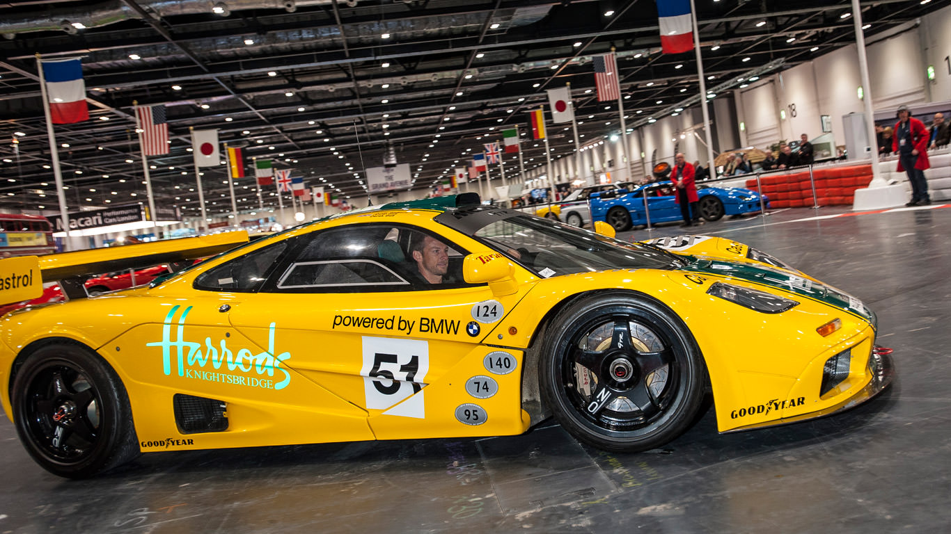 2016 Londra Klasik Otomobil Fuarı’nda Birbirinden Güzel Otomobiller Sergilendi