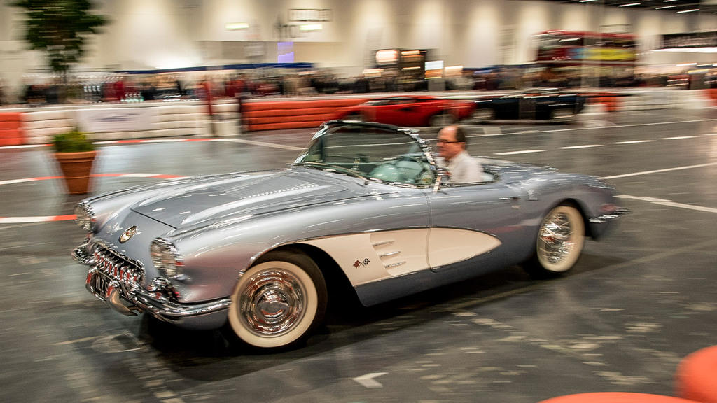 2016 Londra Klasik Otomobil Fuarı’nda Birbirinden Güzel Otomobiller Sergilendi