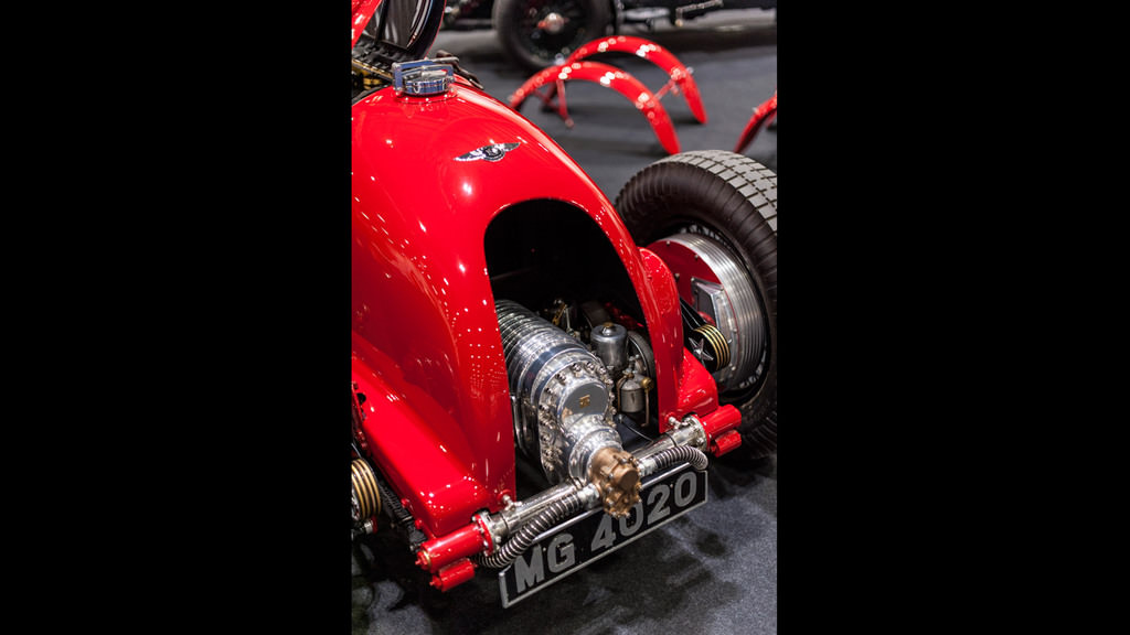 2016 Londra Klasik Otomobil Fuarı’nda Birbirinden Güzel Otomobiller Sergilendi