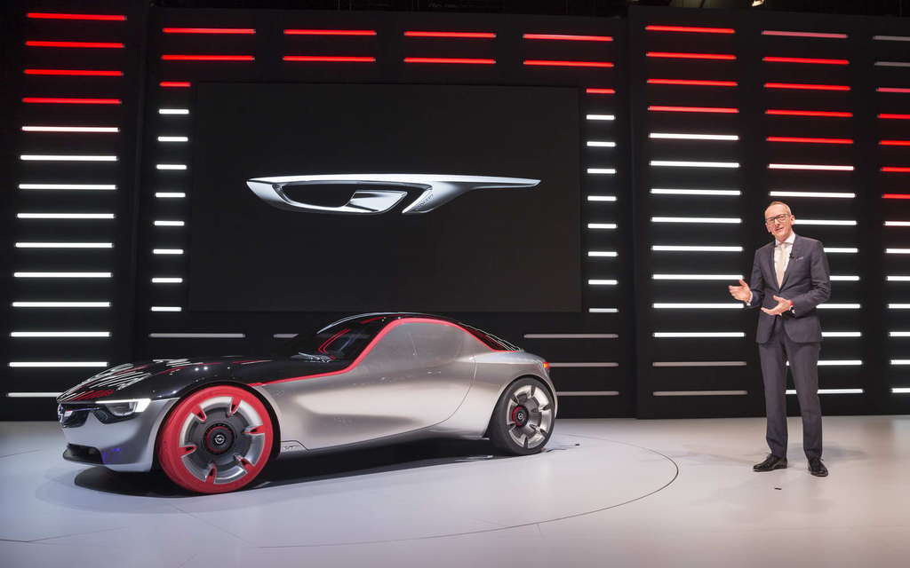 Opel GT Konsepti Cenevre’de Yerini Aldı