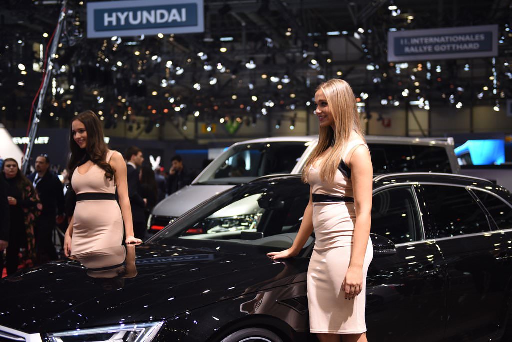 2016 Cenevre Otomobil Fuarı Güzelleri