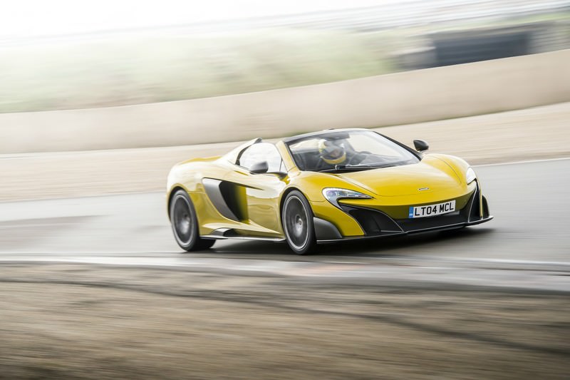 McLaren 675LT Spider Cenevre’de Işıldıyor