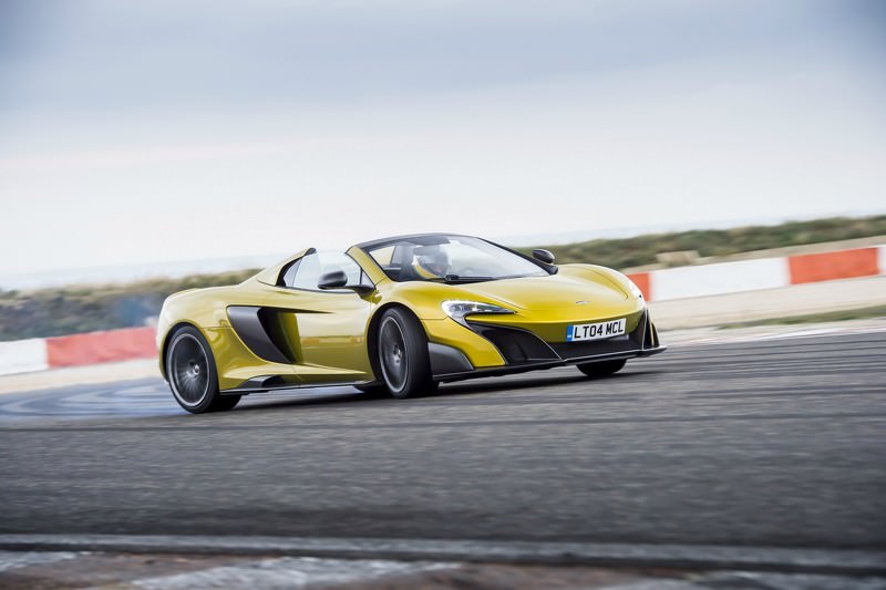 McLaren 675LT Spider Cenevre’de Işıldıyor