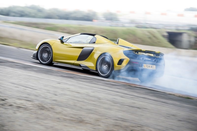 McLaren 675LT Spider Cenevre’de Işıldıyor
