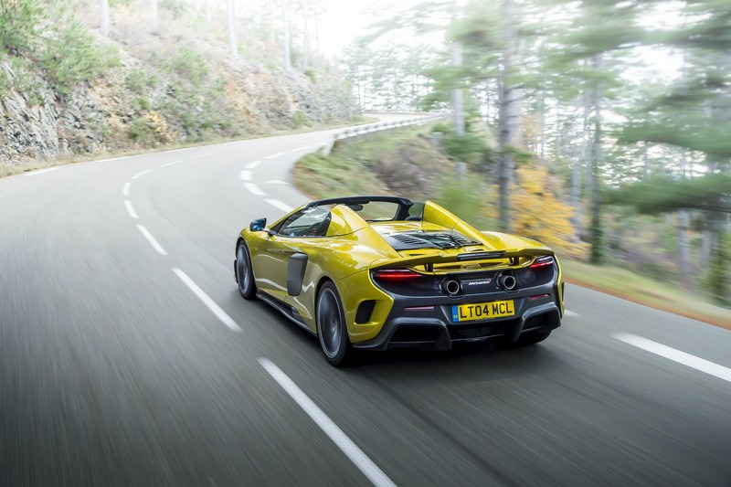 McLaren 675LT Spider Cenevre’de Işıldıyor