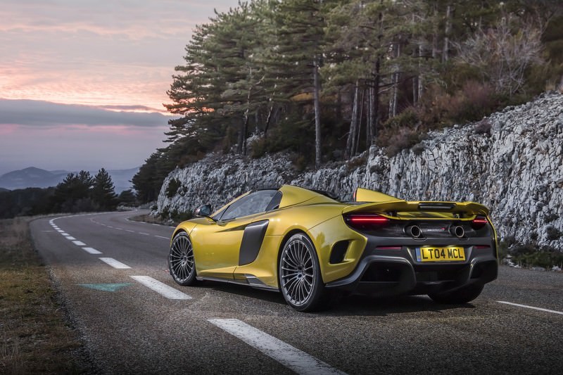 McLaren 675LT Spider Cenevre’de Işıldıyor